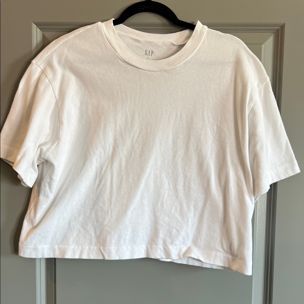 GAP Cropped White Tee